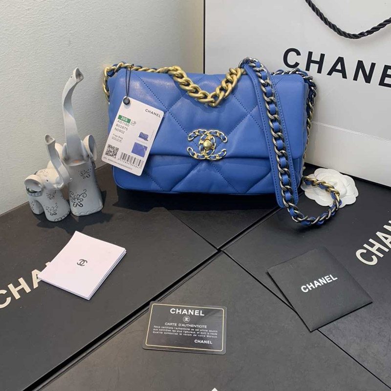 Chanel Handbag 19 - Image 2