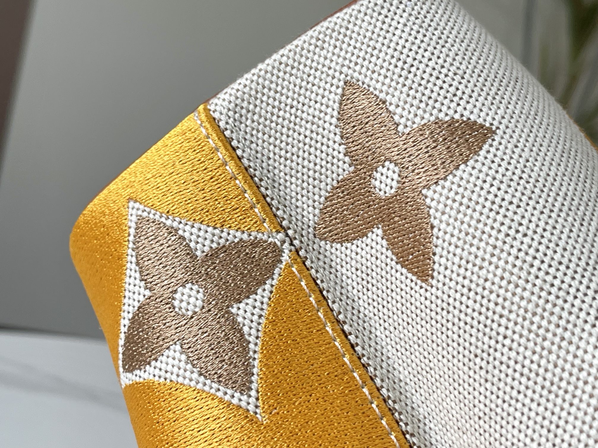 Louis Vuitton Capucines Bb Handbag Yellow 27Cm - Image 10