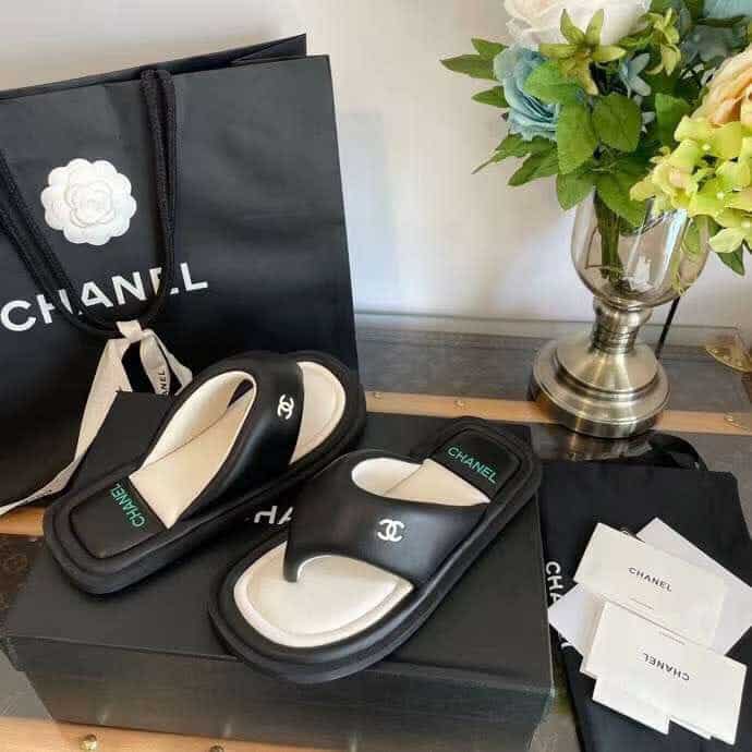 Chanel 22P Lambskin Padded Pool Thong Logo Black - Image 6