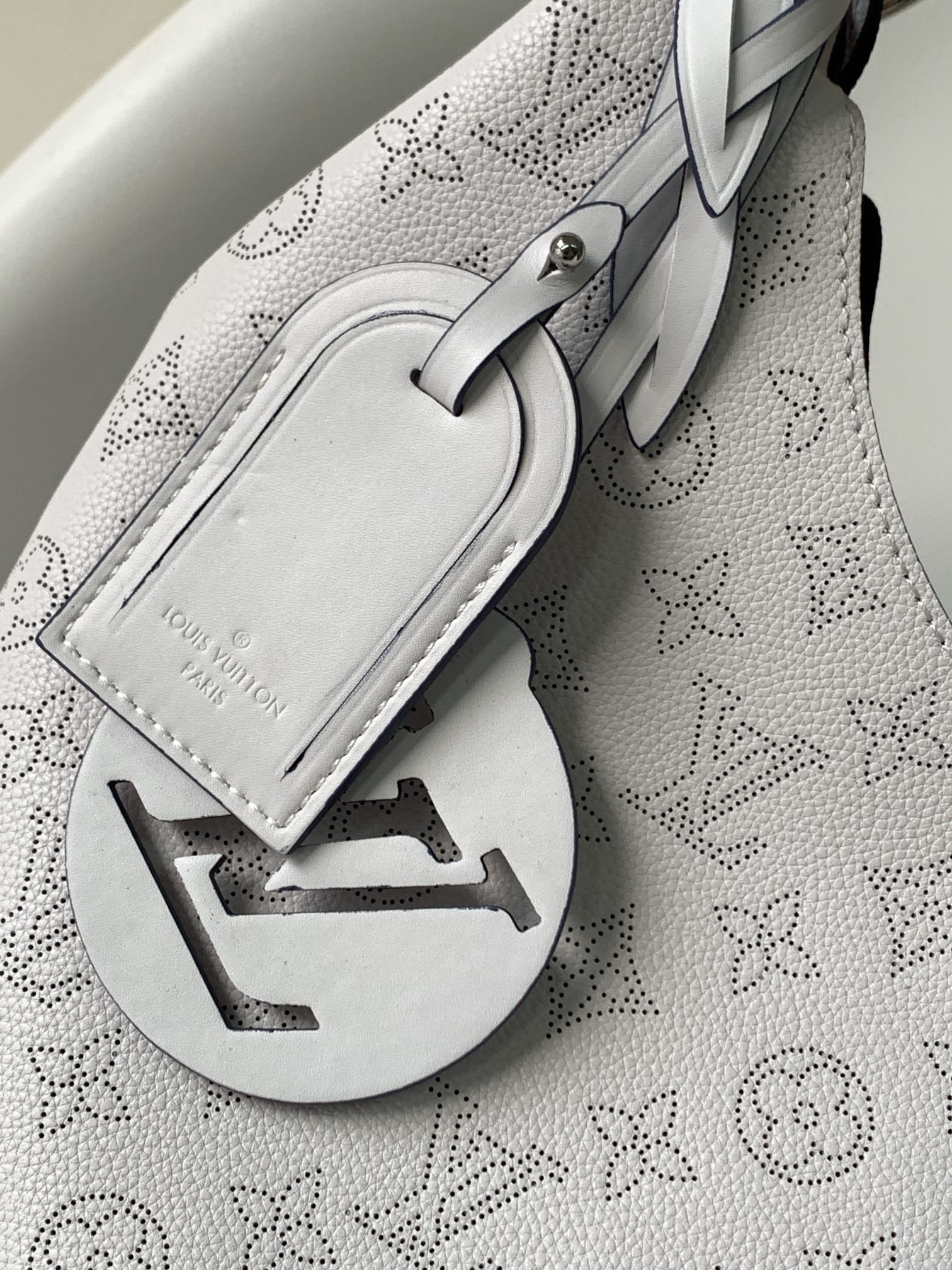 Louis Vuitton Carmel 40Cm White M57572 - Image 5