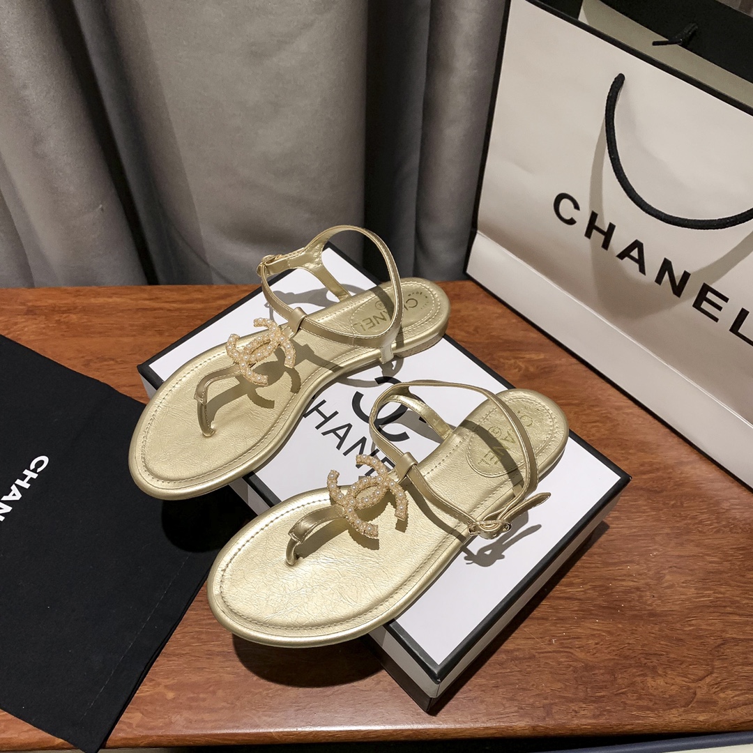 Chanel Logo Embroidered Shearling Cream Slides - Image 3