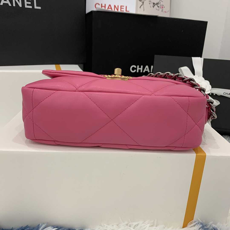 Chanel Handbag 19 - Image 5