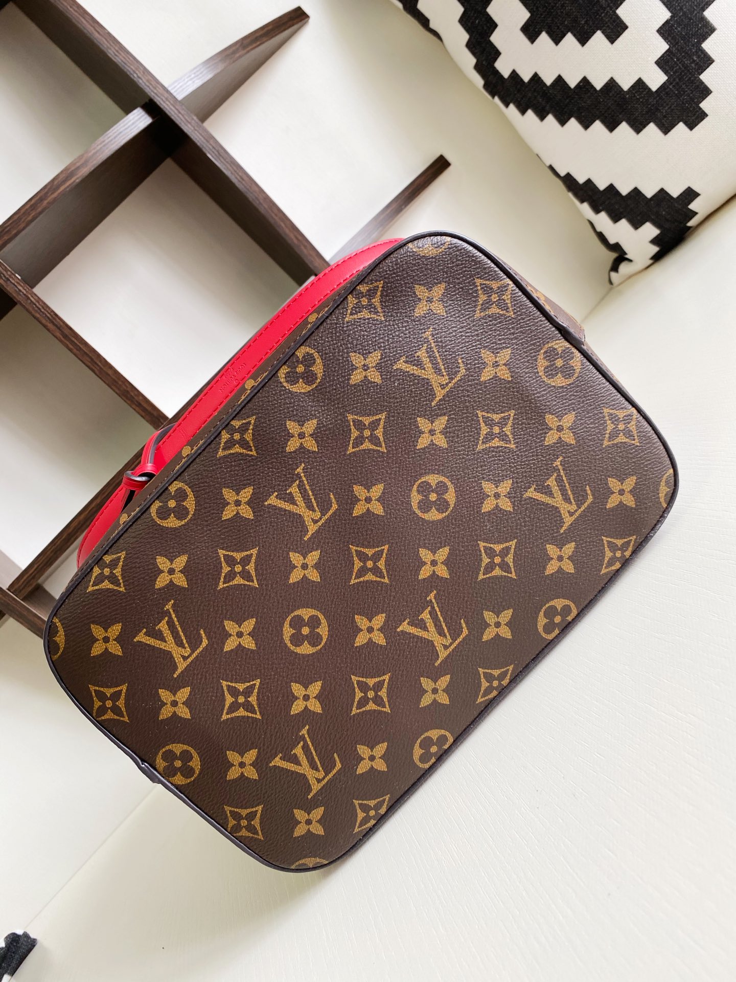 Louis Vuitton Neonoe Red M44021 - Image 3