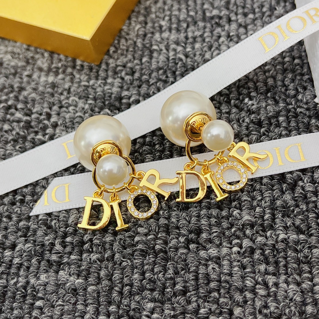 Louis Vuitton Blue Charm Gold Bracelet - Image 6