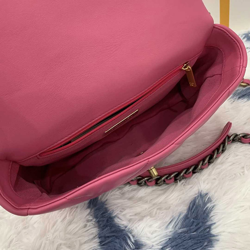 Chanel Handbag 19 - Image 6