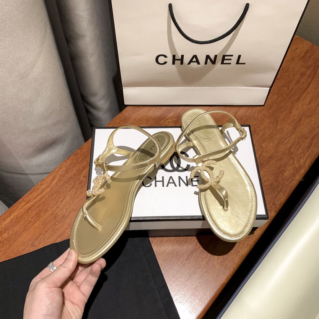 Chanel Logo Embroidered Shearling Cream Slides - Image 2