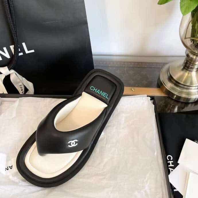 Chanel 22P Lambskin Padded Pool Thong Logo Black - Image 2