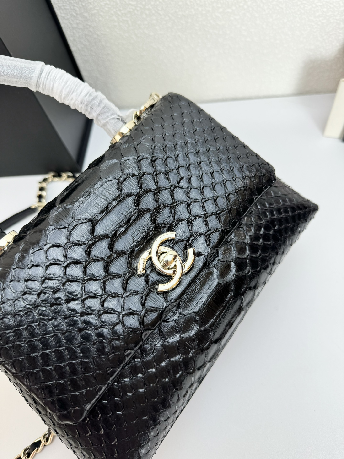 Chanel Trendy Cc Top Handle Bag Python Black 23Cm - Image 6