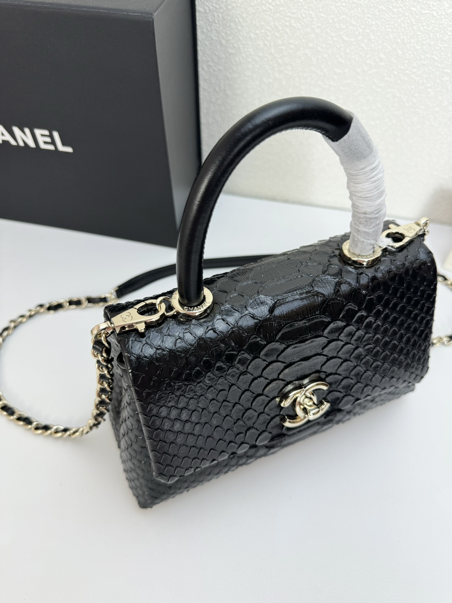 Chanel Trendy Cc Top Handle Bag Python Black 23Cm - Image 7
