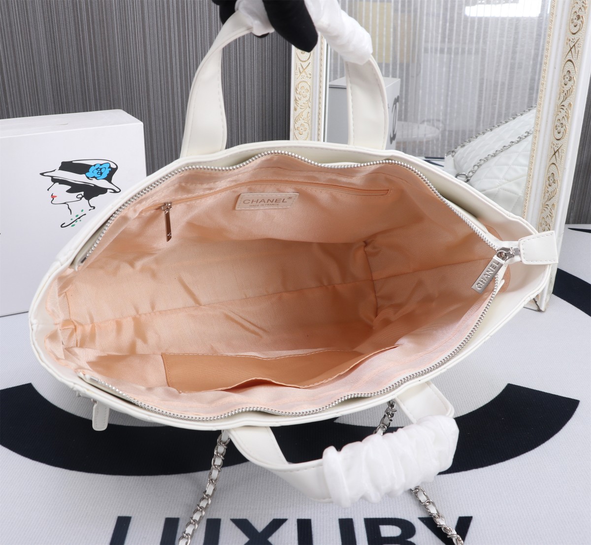 Chanel Ultra Pocket Tote White 37Cm - Image 2