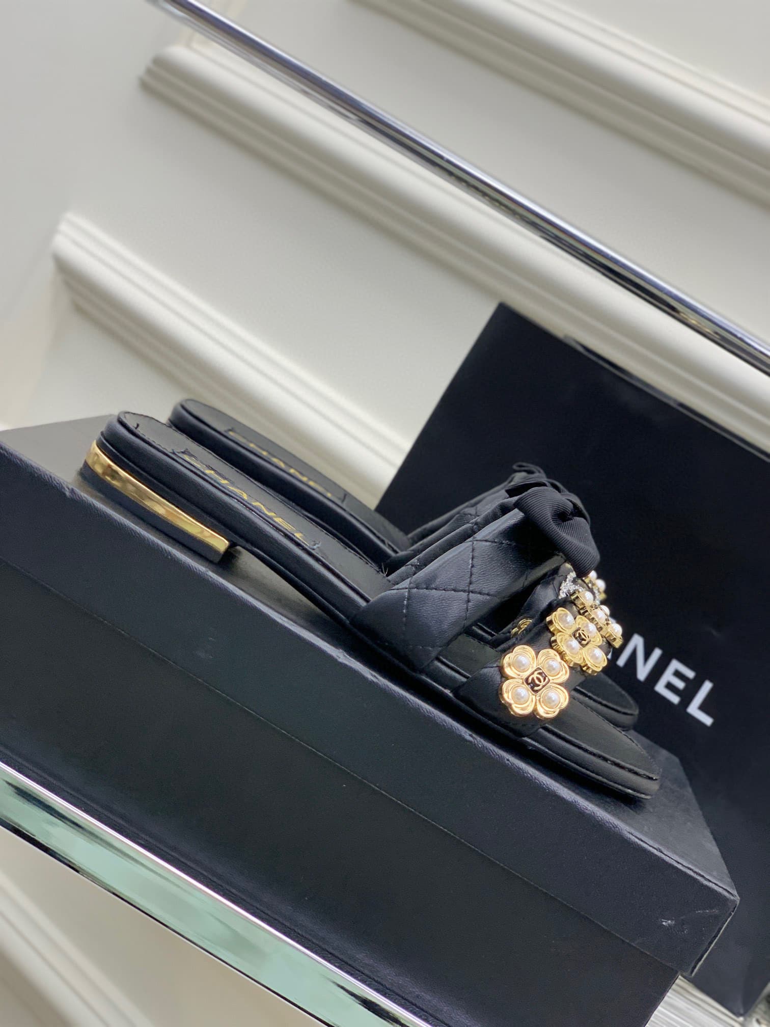 Chanel Mules Lambskin Black G40132 - Image 4