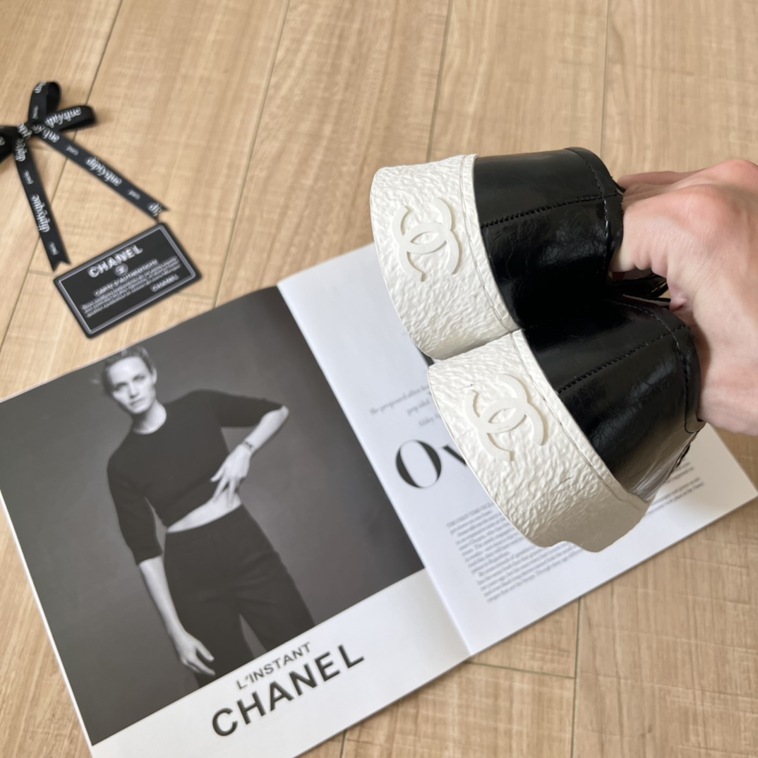 Chanel Women's Sneakers Cc Trainers In Black - Image 9