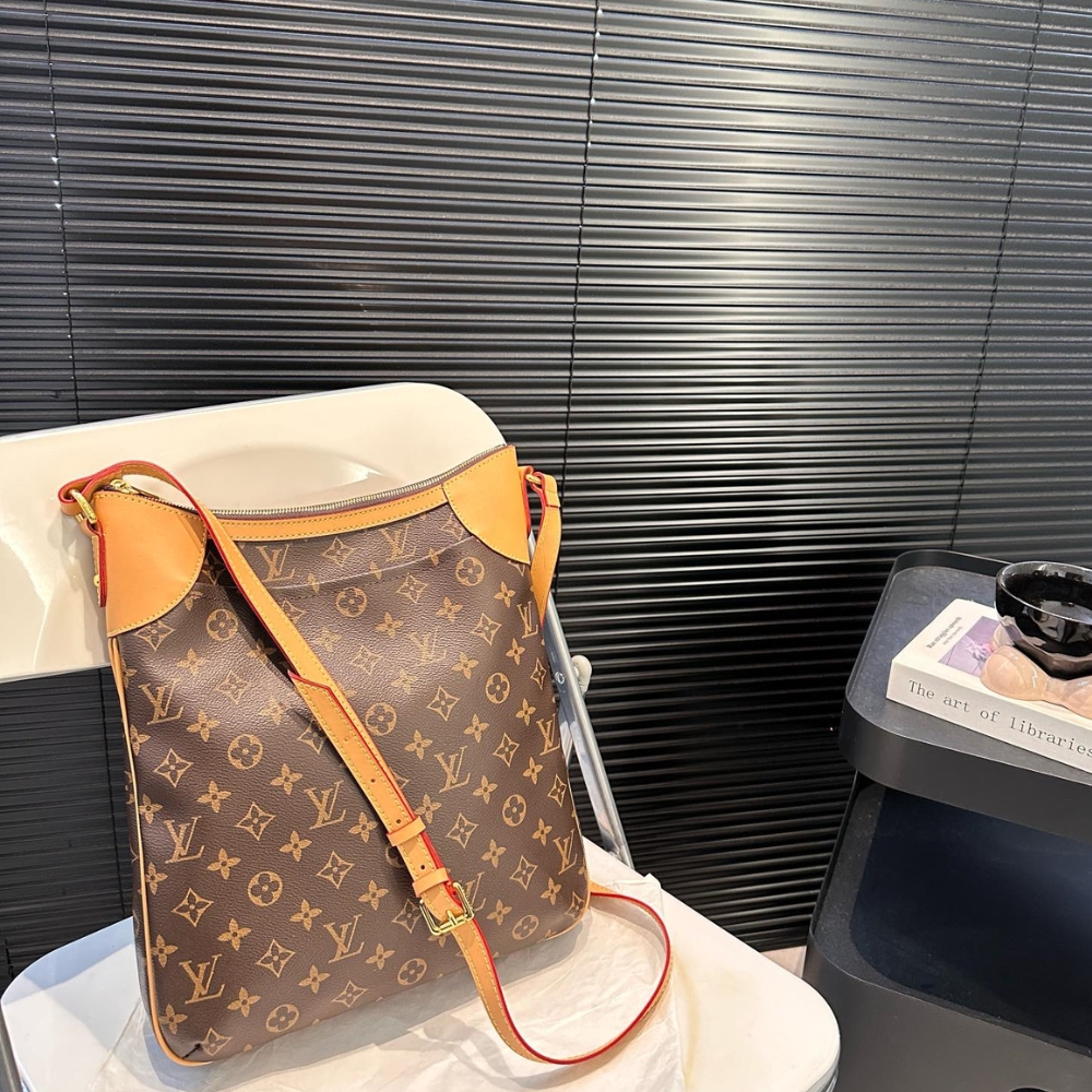 Louis Vuitton Monogram Canvas Odeon Pm Bag Brown 29Cm - Image 2