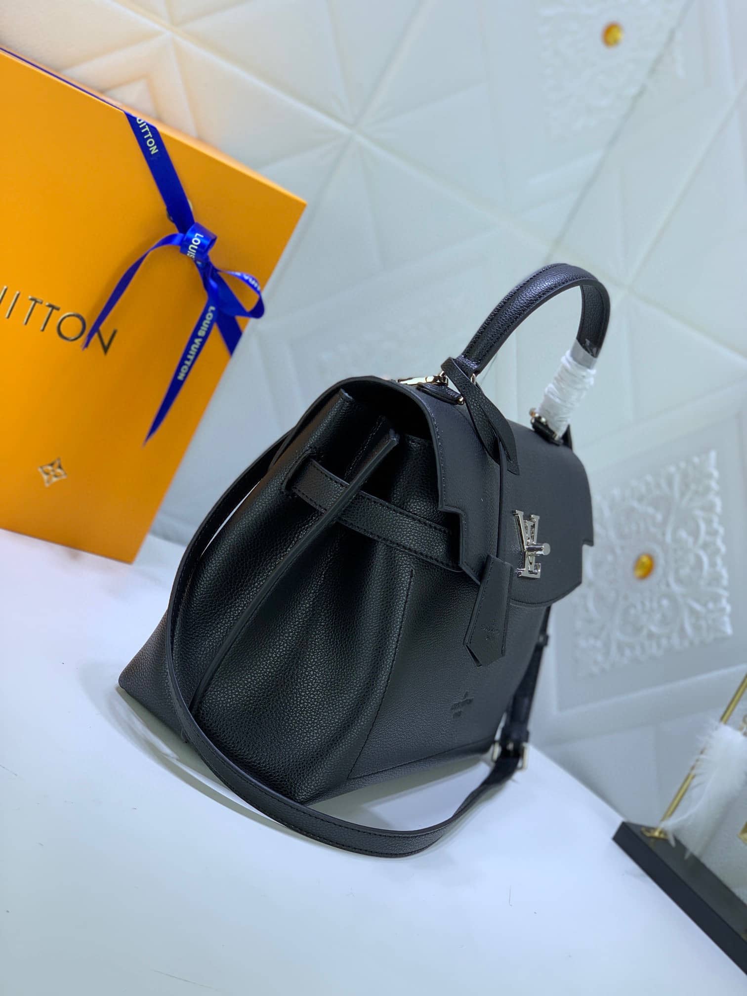 Louis Vuitton Lockme Ever Black 23Cm M51395 - Image 6