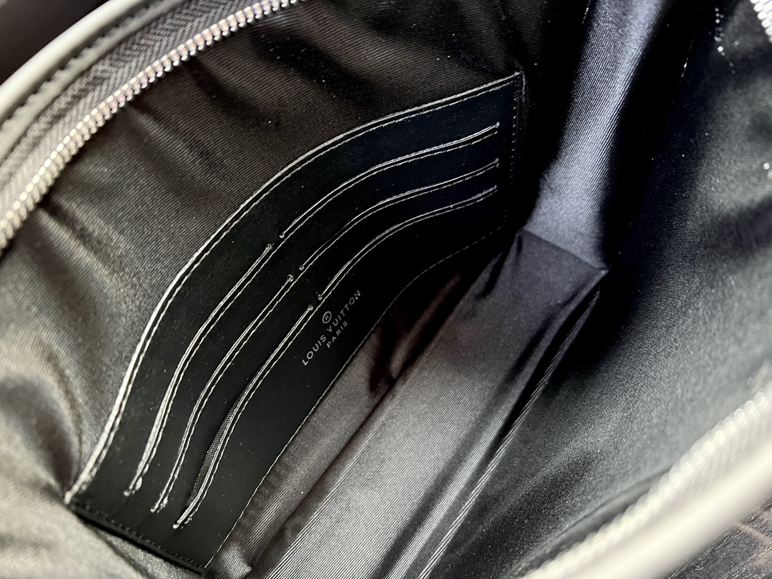 Louis Vuitton Pochette Voyage Mm Monogram Eclipse 27Cm M61692 - Image 7