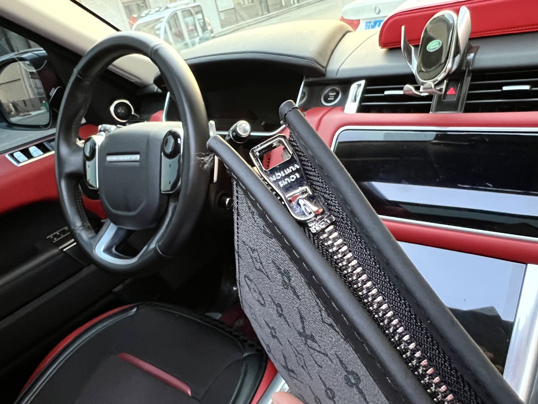 Louis Vuitton Pochette Voyage Mm Monogram Eclipse 27Cm M61692 - Image 4