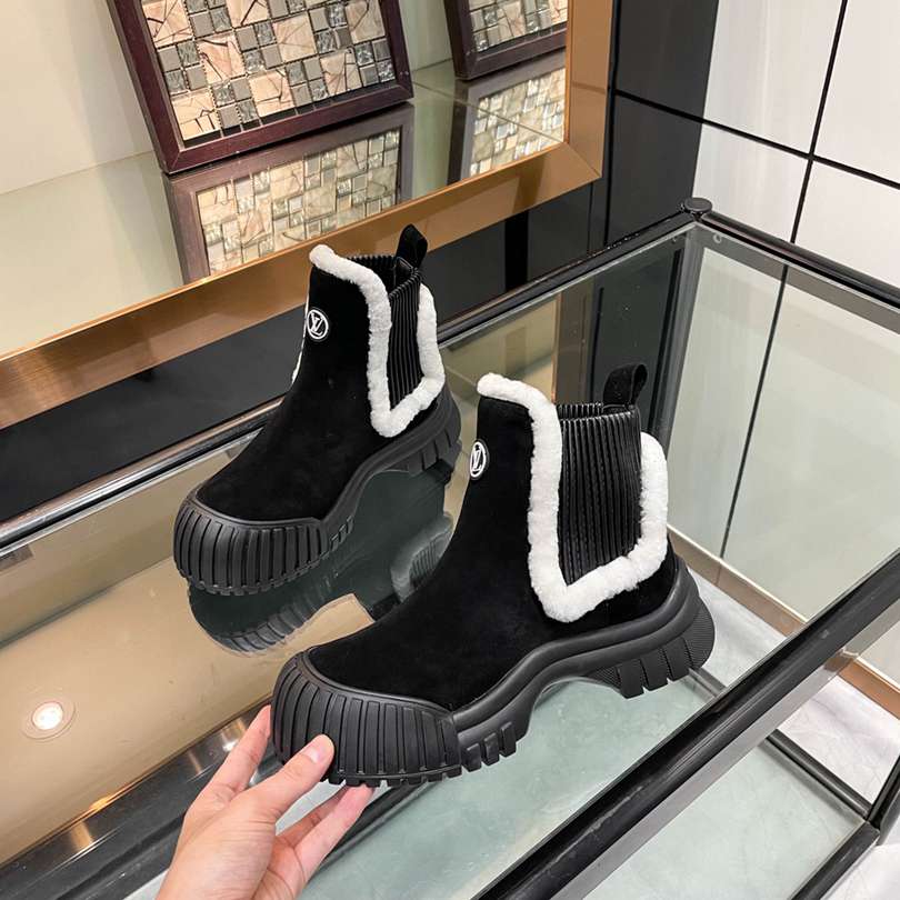 Dior Women D Fame Heeled Ankle Boot Suede Calfskin Black - Image 7