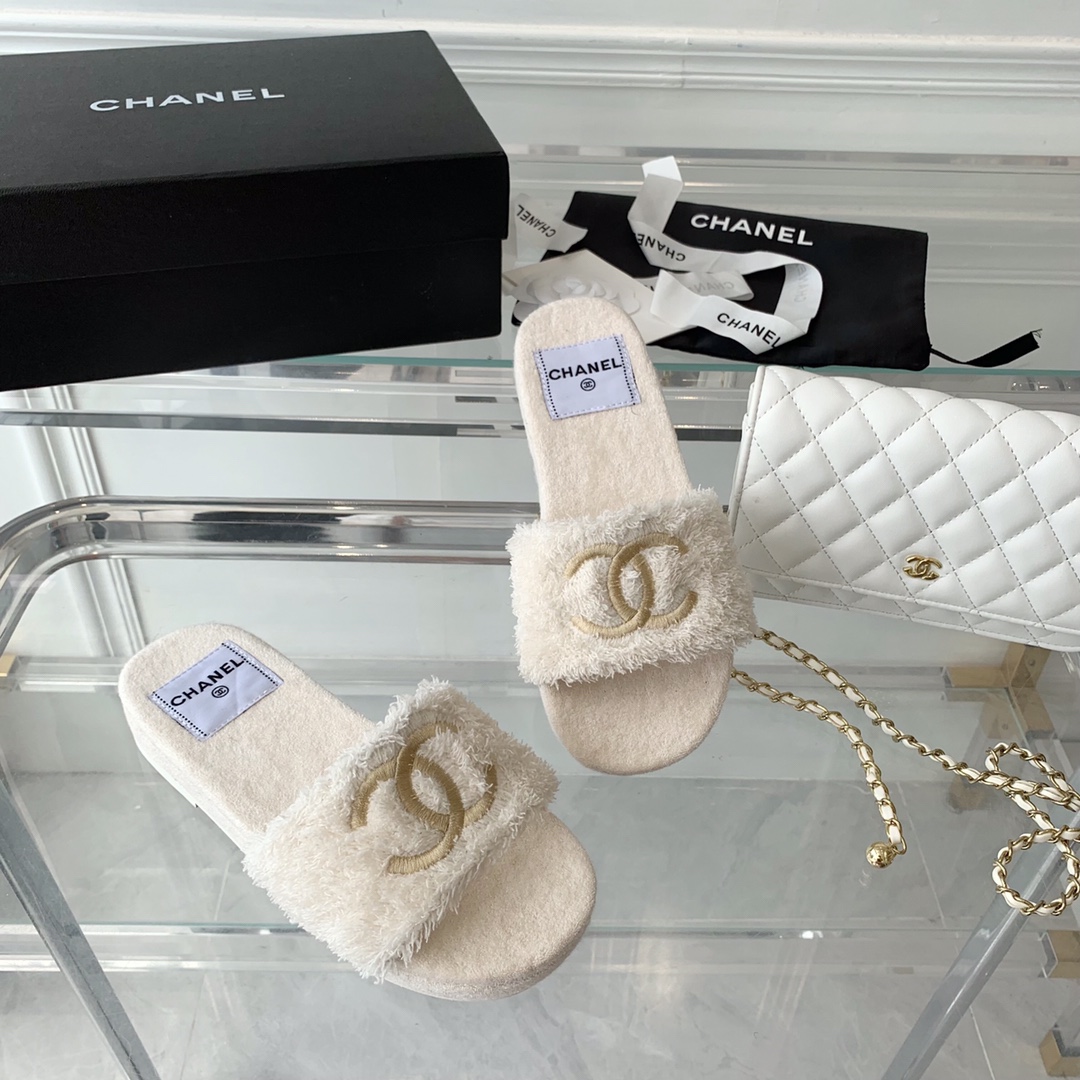 Chanel Logo Embroidered Shearling Cream Slides - Image 5