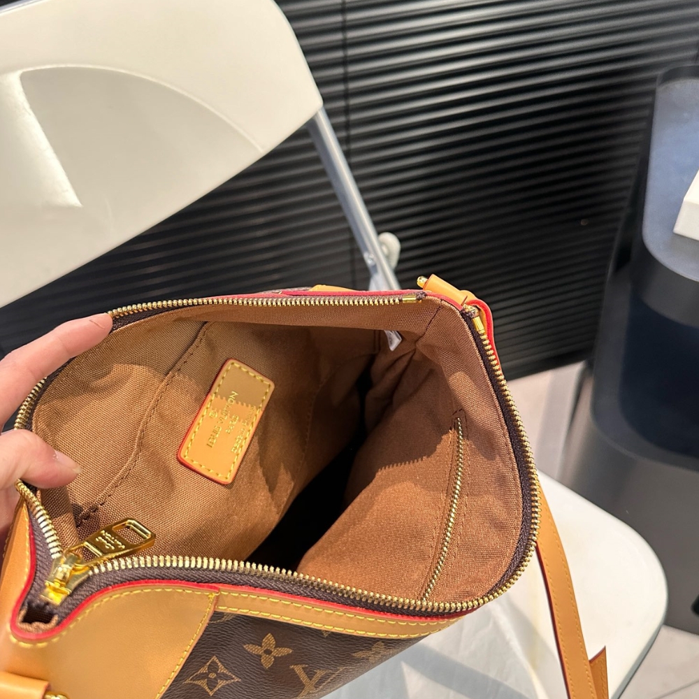 Louis Vuitton Monogram Canvas Odeon Pm Bag Brown 29Cm - Image 4