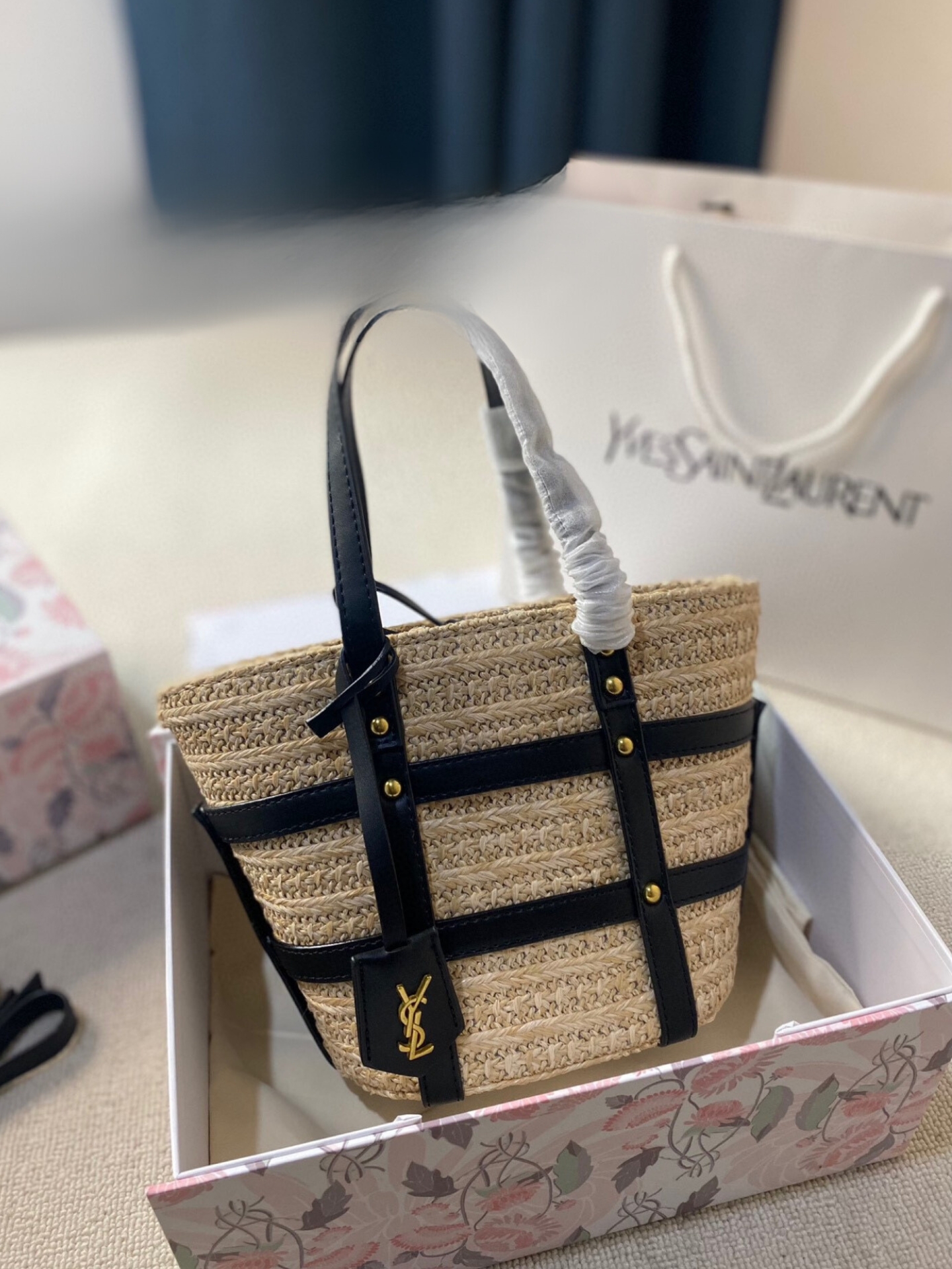 Saint Laurent Medium Panier Harness Raffia Tote Beige 17Cm - Image 3