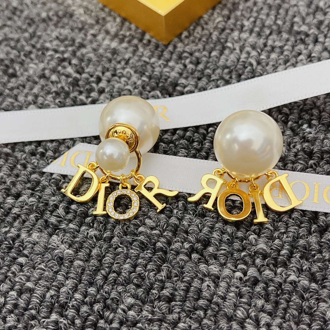 Louis Vuitton Blue Charm Gold Bracelet - Image 4