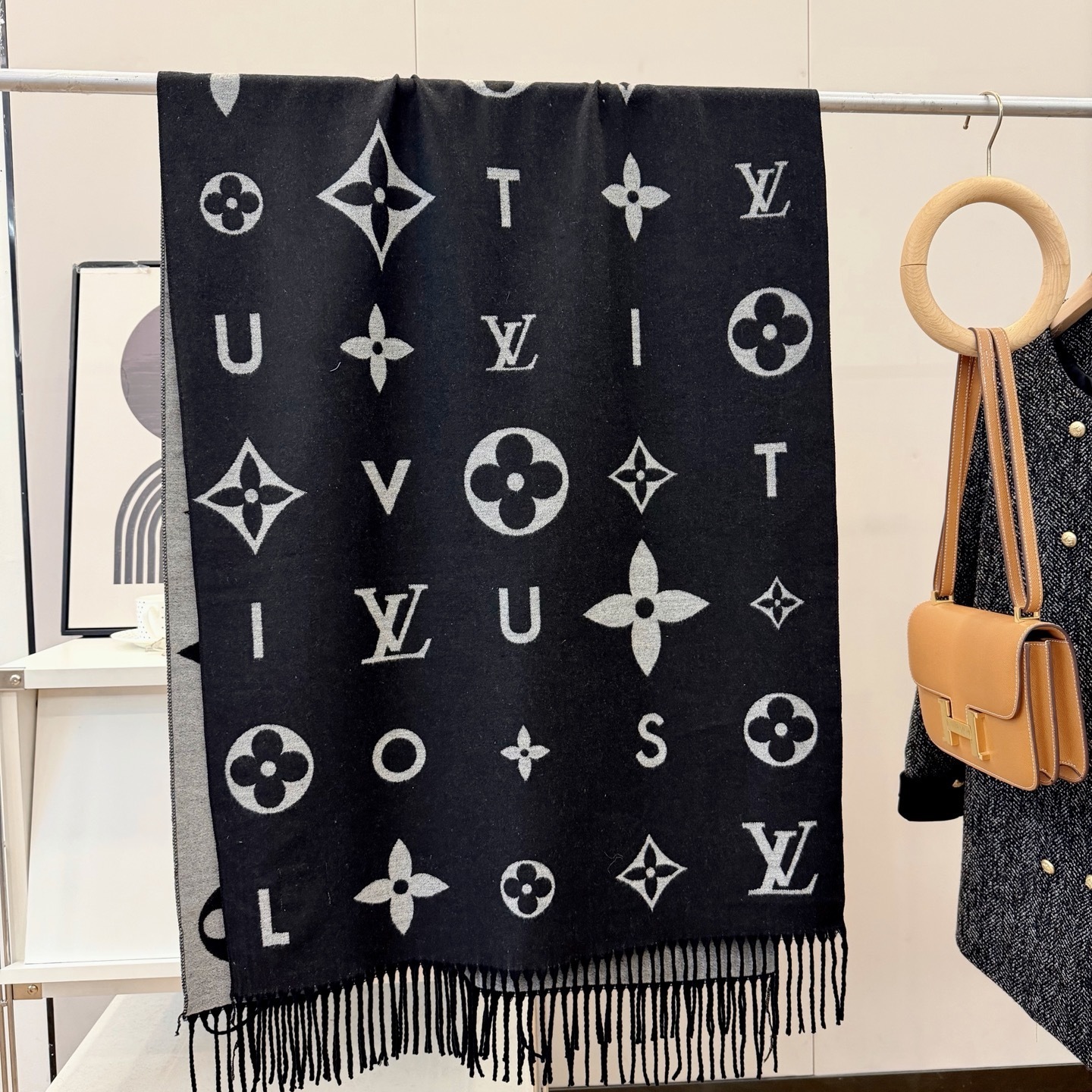 Louis Vuitton Reykjavik 2.0 Scarf - Image 4