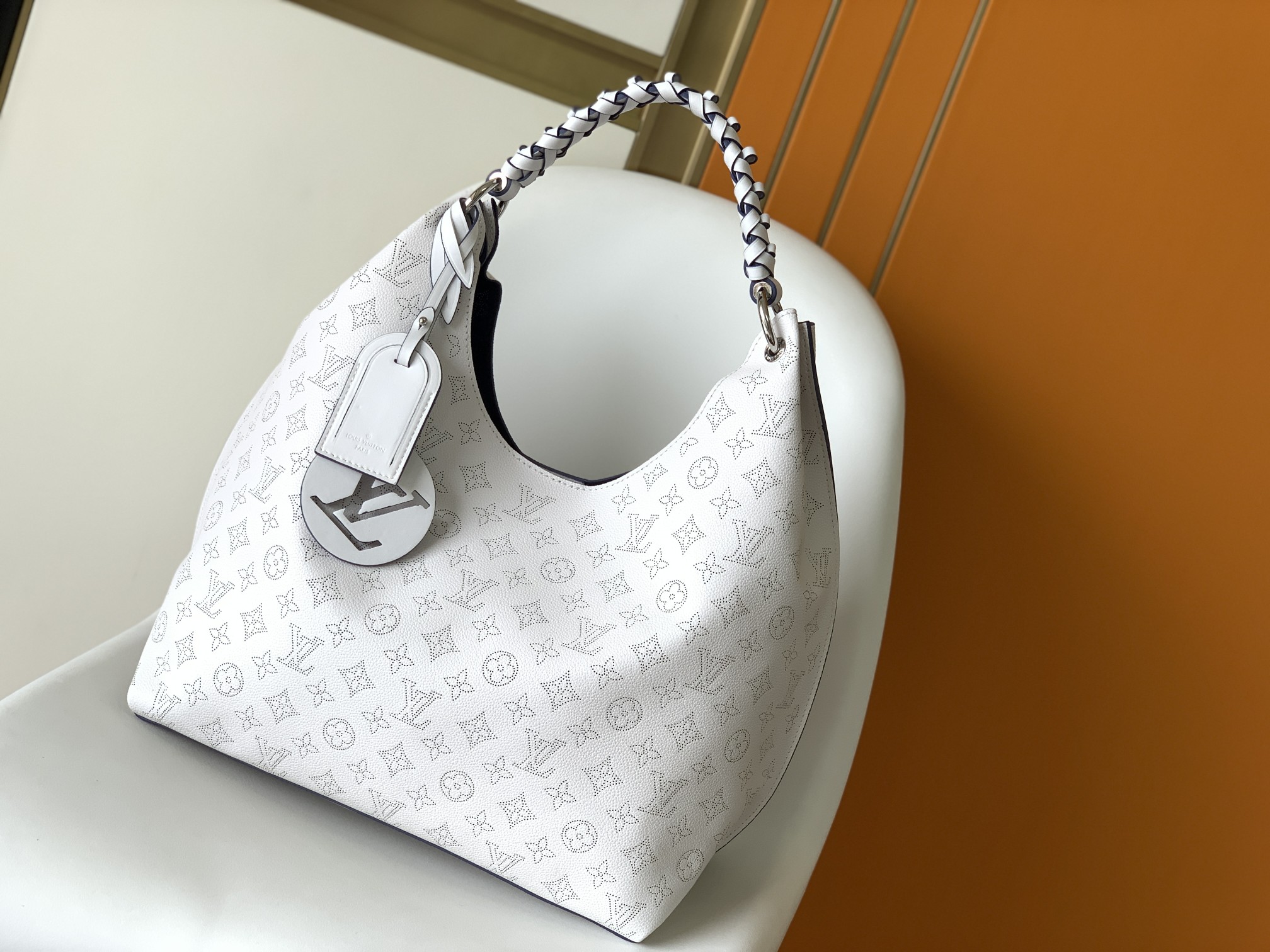 Louis Vuitton Carmel 40Cm White M57572 - Image 2