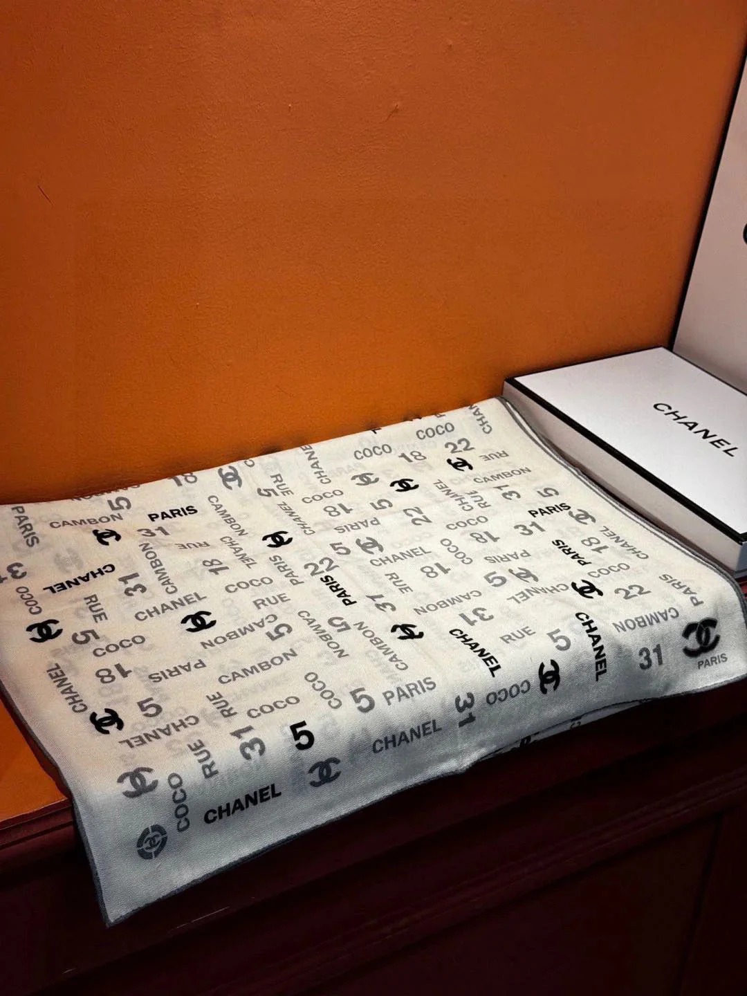 Chanel 25S SCARF 180 IN CASHMERE SILK - Image 5