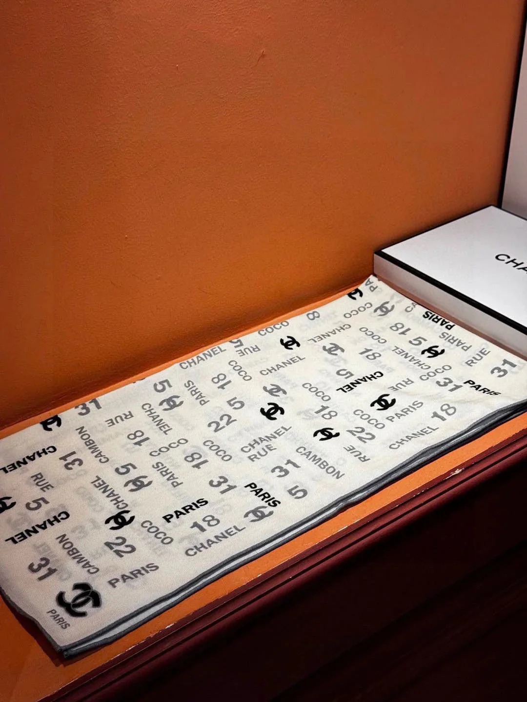 Chanel 25S SCARF 180 IN CASHMERE SILK - Image 3