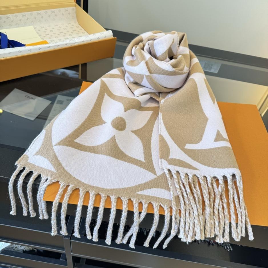 Louis Vuitton LV Medallion Wool Scarf - Image 5