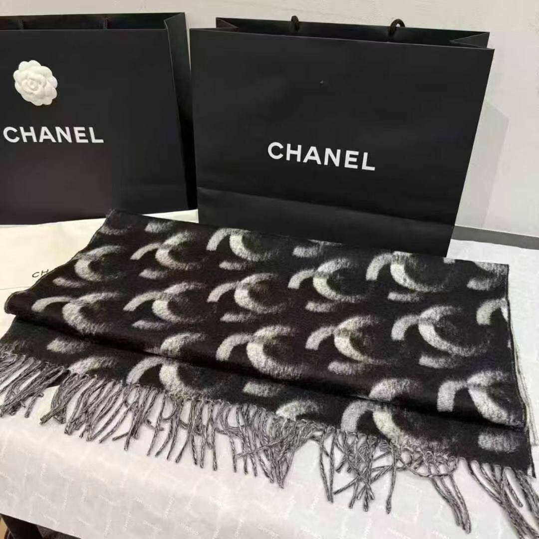Chanel Black And White Cashmere Blend Scarf - Image 3