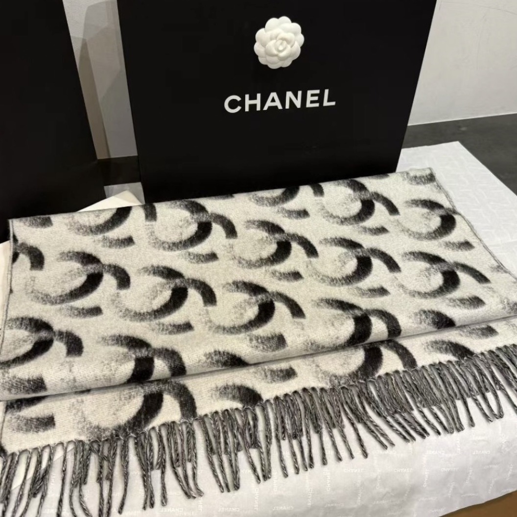 Chanel Black And White Cashmere Blend Scarf - Image 2