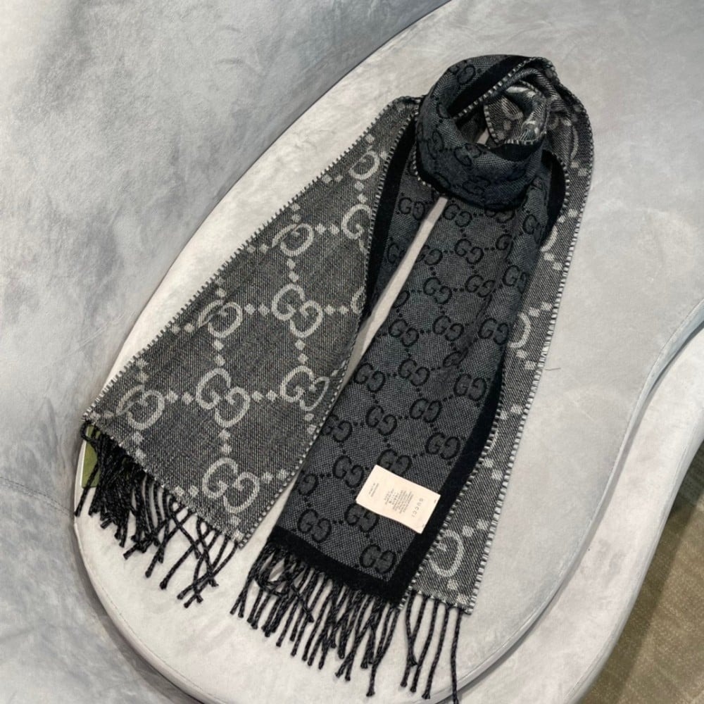 Gucci GG Pattern Jacquard Scarf - Image 2