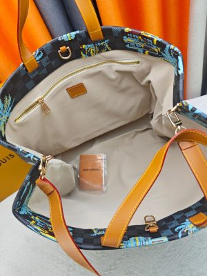 Louis Vuitton Shopper Tote Handbag - Image 6
