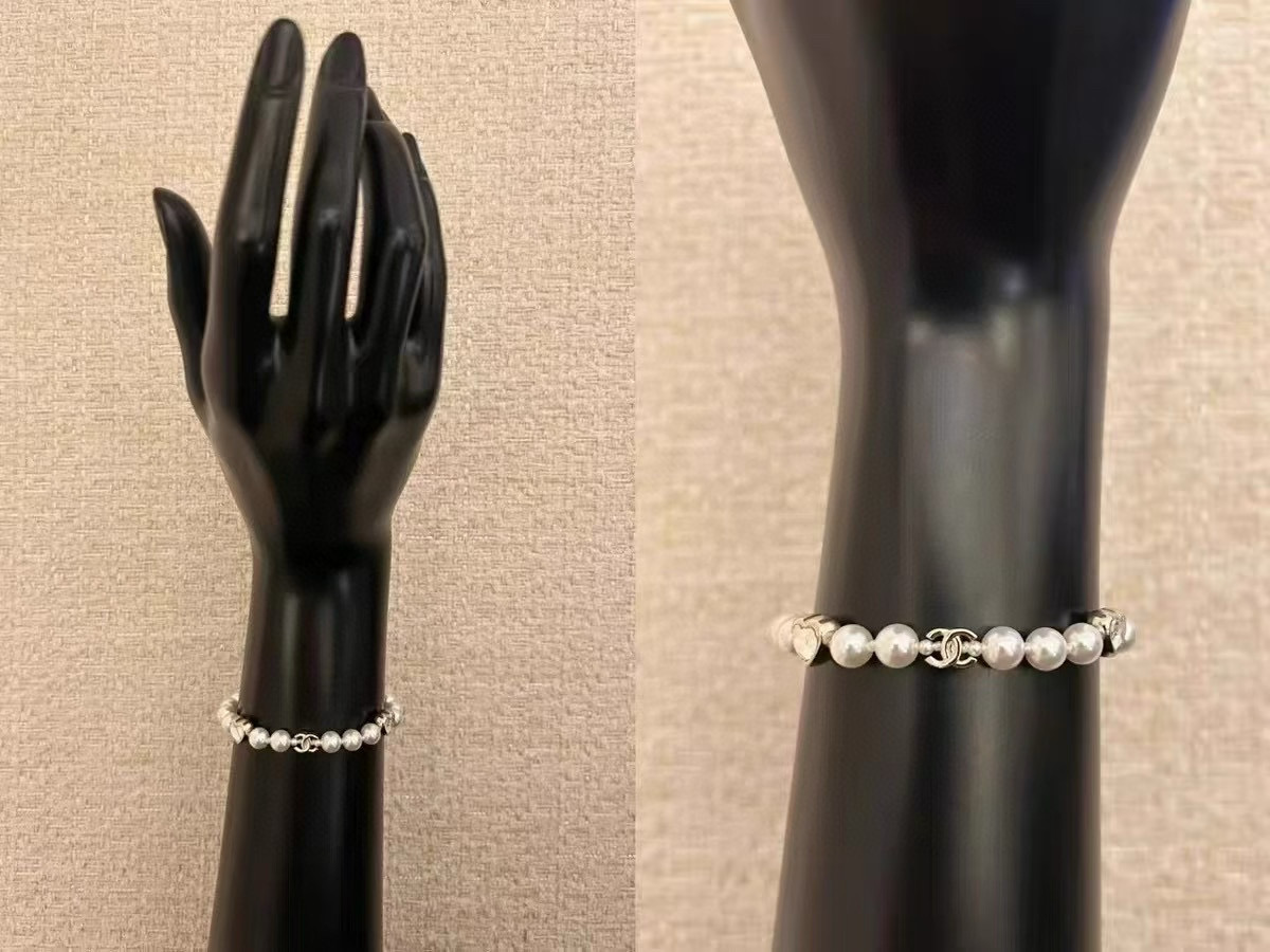 Chanel 25B Double C Heart Pearl Bracelet - Image 8