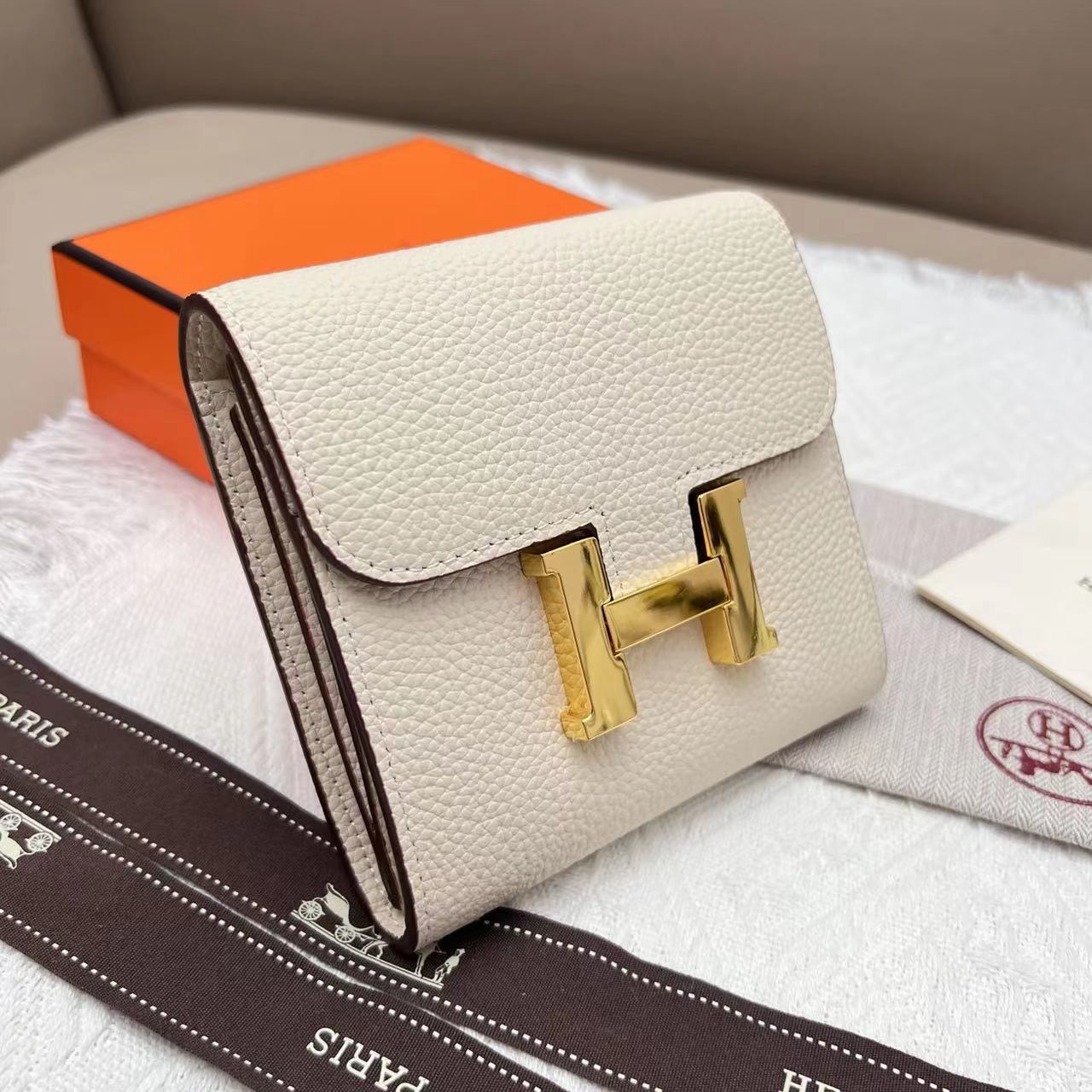 Hermès Constance Compact Cream Leather Wallet - Image 9