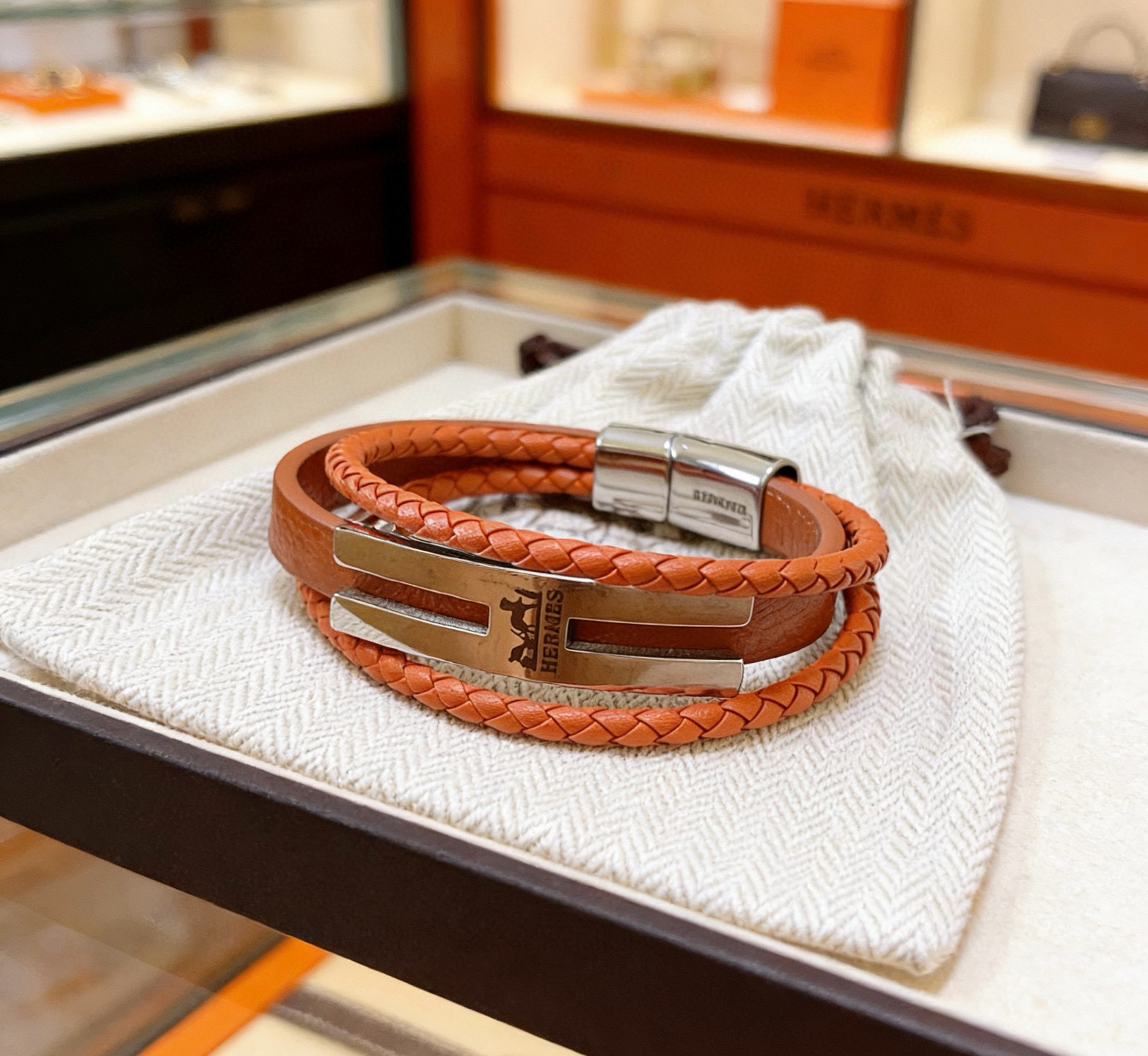 Hermès Tournis Tresse Bracelet In Gold Swift Leather - Image 5