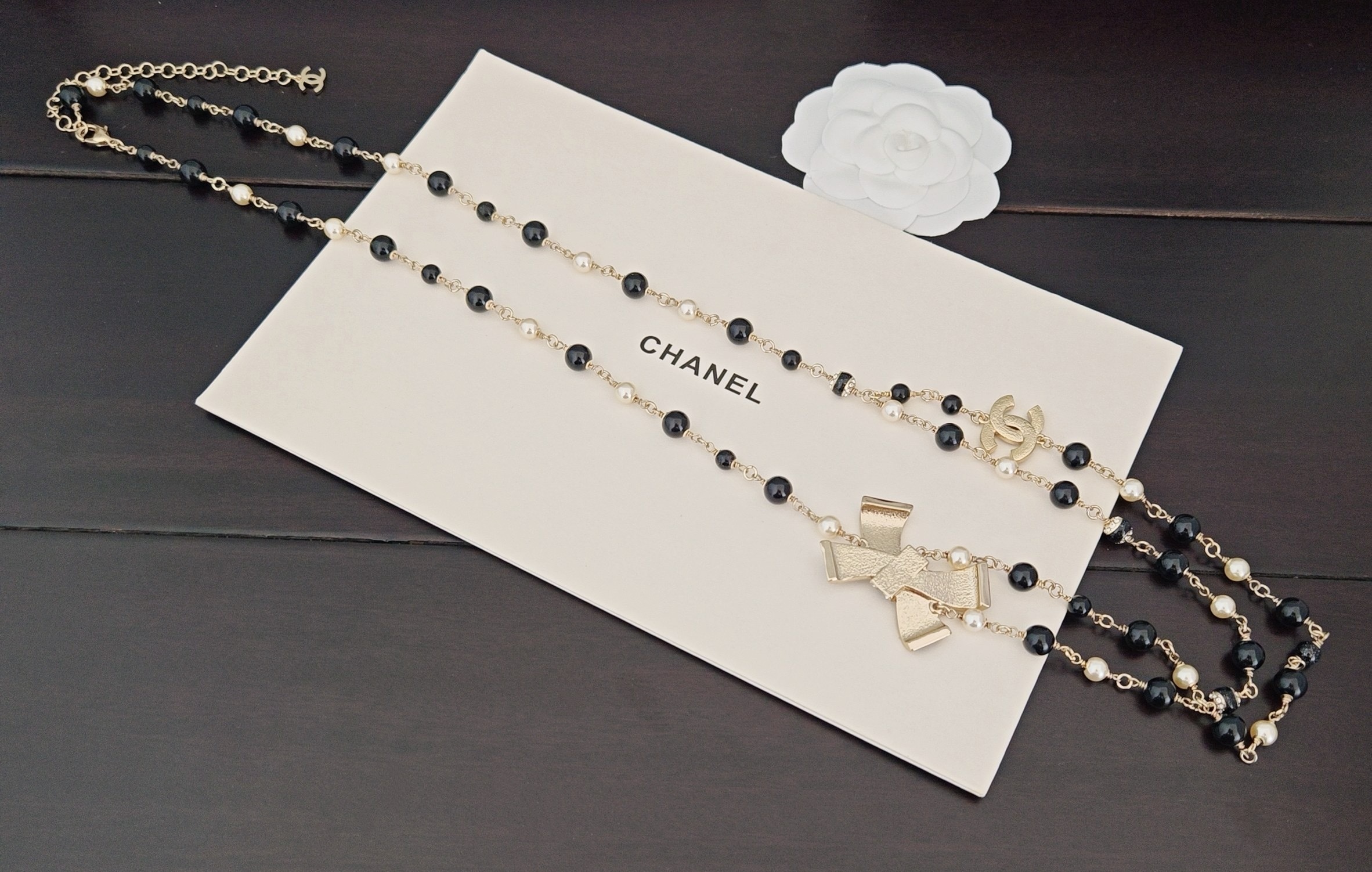 Chanel CC Pearl Ribbon-Threaded Chain Belt And Sautoir - Image 2