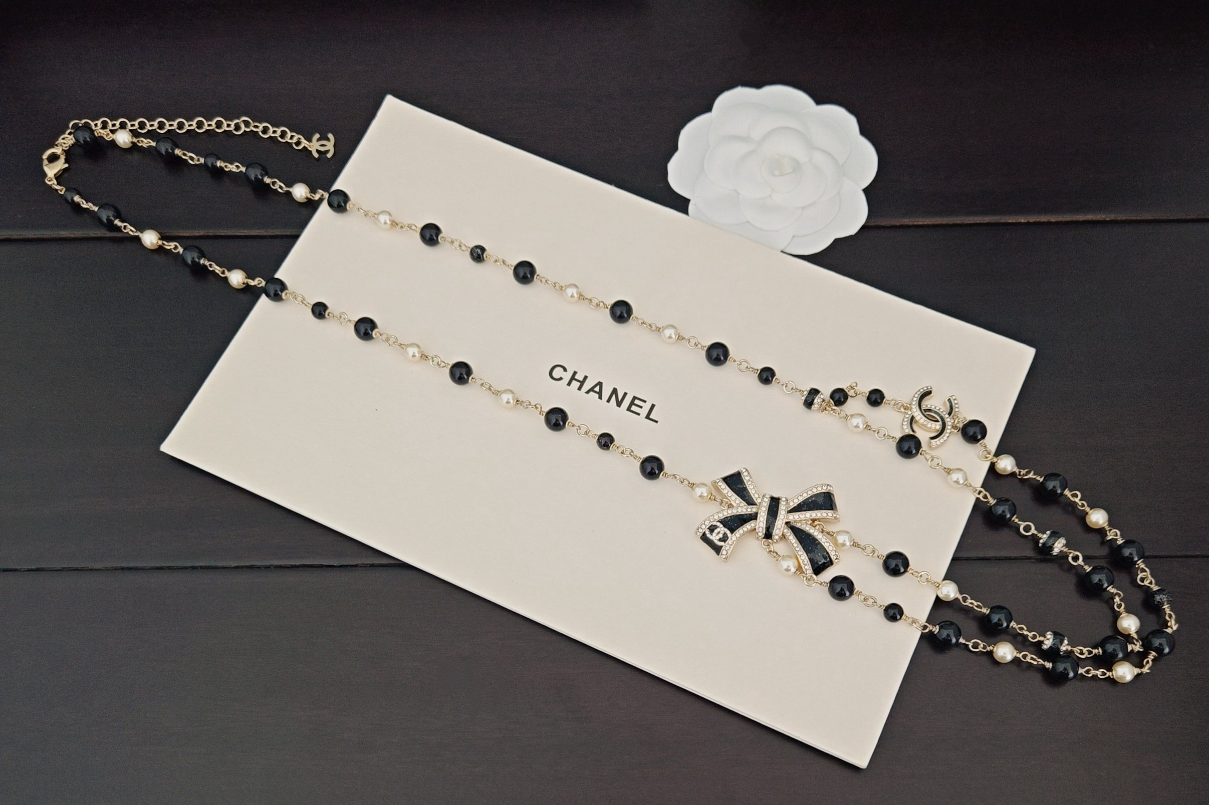 Chanel CC Pearl Ribbon-Threaded Chain Belt And Sautoir - Image 6