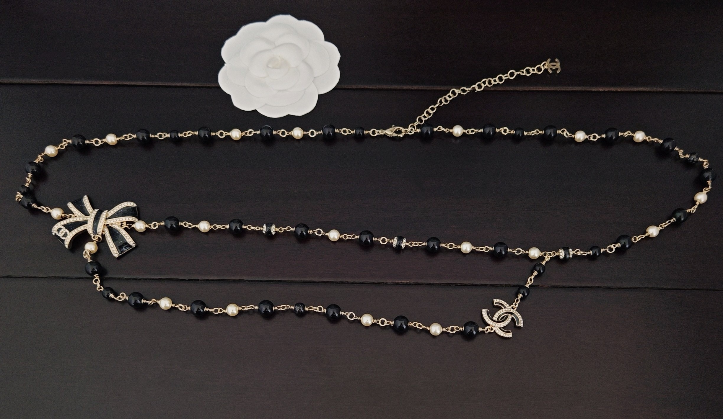 Chanel CC Pearl Ribbon-Threaded Chain Belt And Sautoir - Image 4
