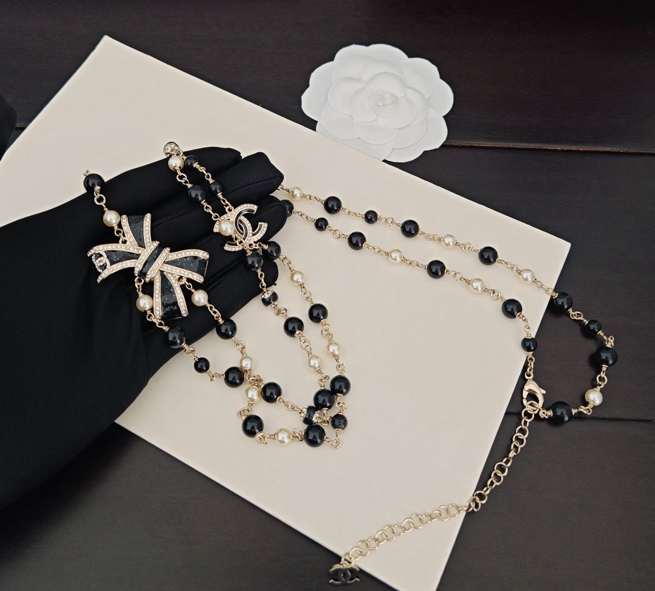 Chanel CC Pearl Ribbon-Threaded Chain Belt And Sautoir - Image 3
